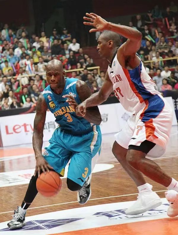 nba球员上脚的奇葩鞋,nba球星穿的奇葩球鞋