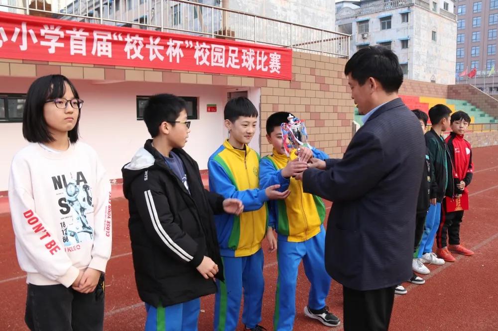 龙泉中心小学足球比赛,龙泉小学校长杯足球比赛