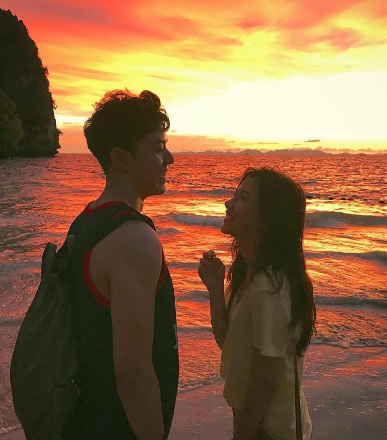 偶像剧照进现实！泰国顶流女星被男演员公开告白，5年友情变爱情