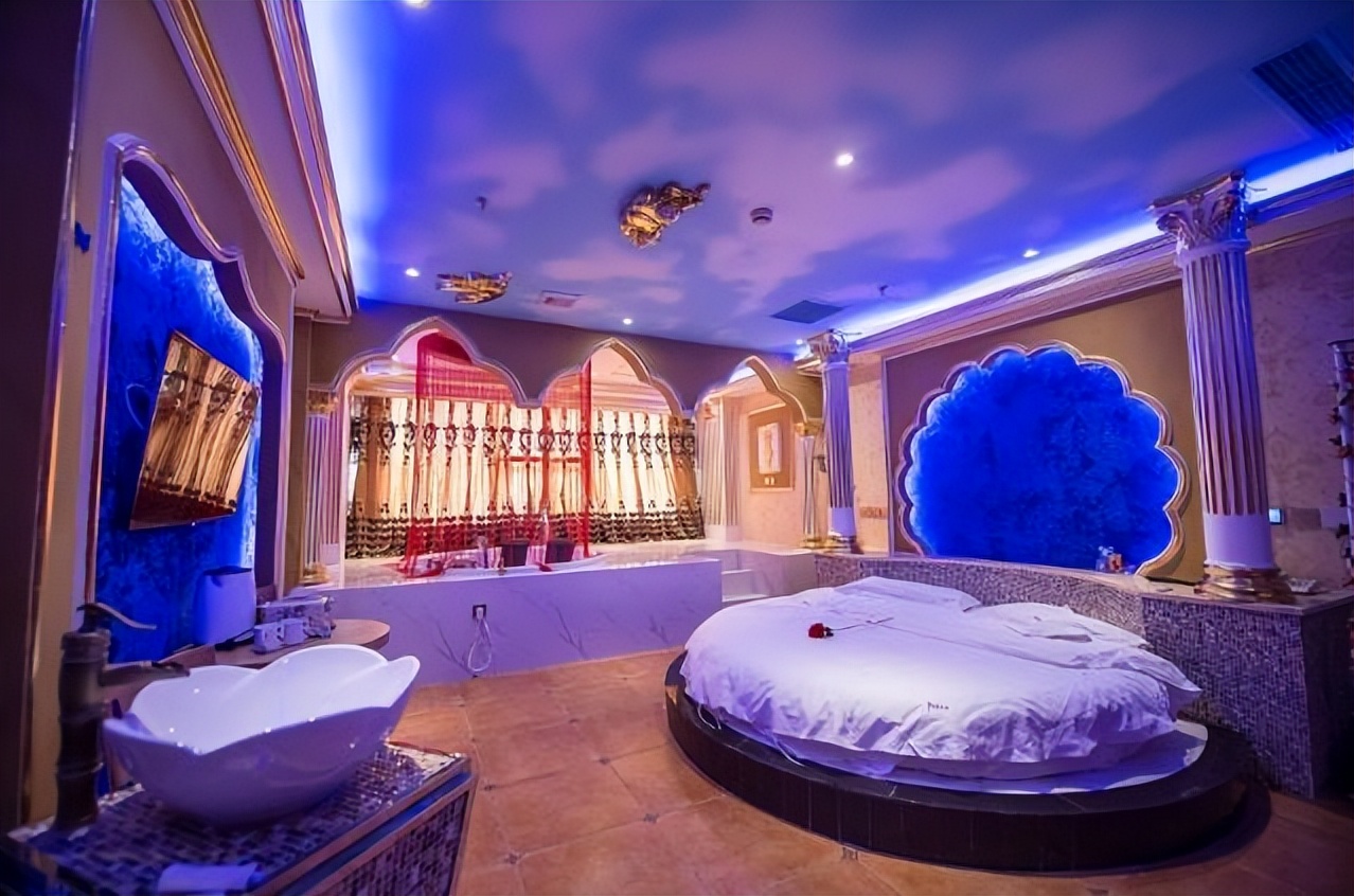 酒店里的水床为何深受年轻人青睐,宾馆水床的好处和坏处