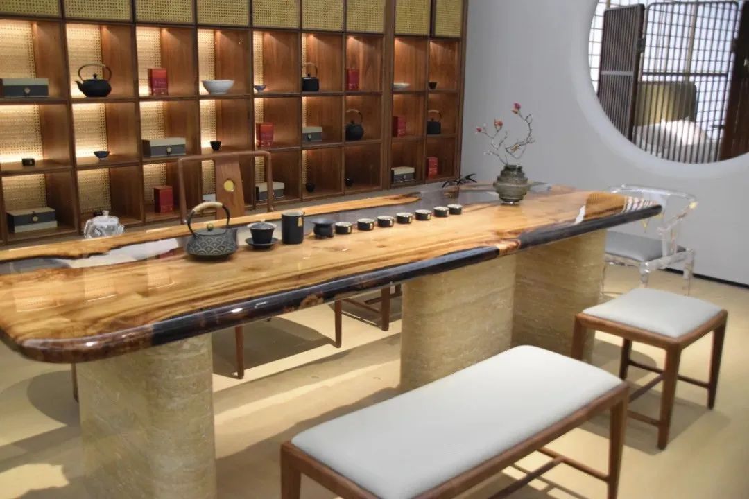 你家坐的沙发，可能就是这个“宇宙最强”家具小镇生产的