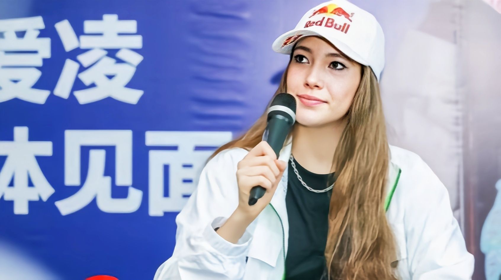 谷爱凌滑雪视频跟别人的对比,谷爱凌带火了滑雪