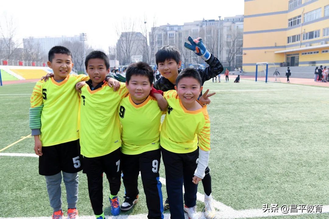 学生教室足球世界杯,班级足球联赛开幕式视频