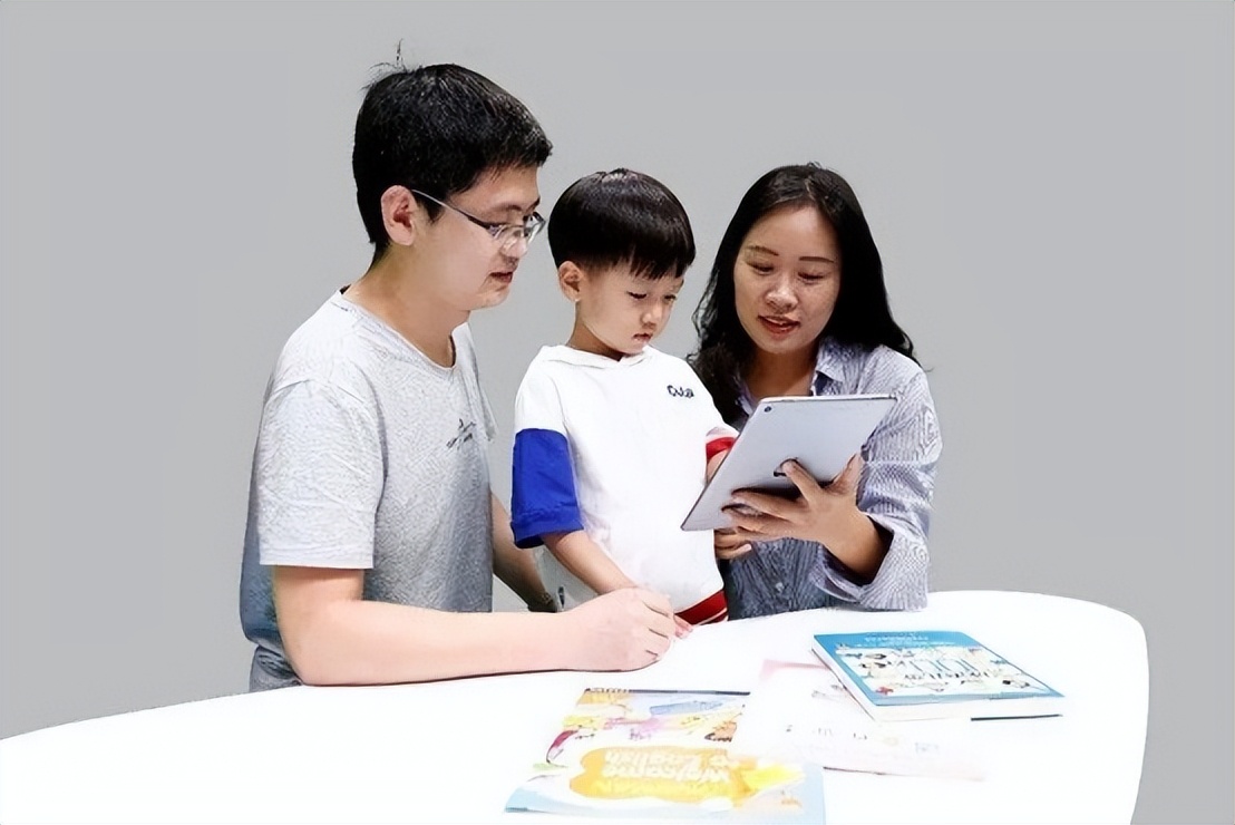 女大学生抱怨父母偷喝矿泉水,女大学生买了一箱矿泉水