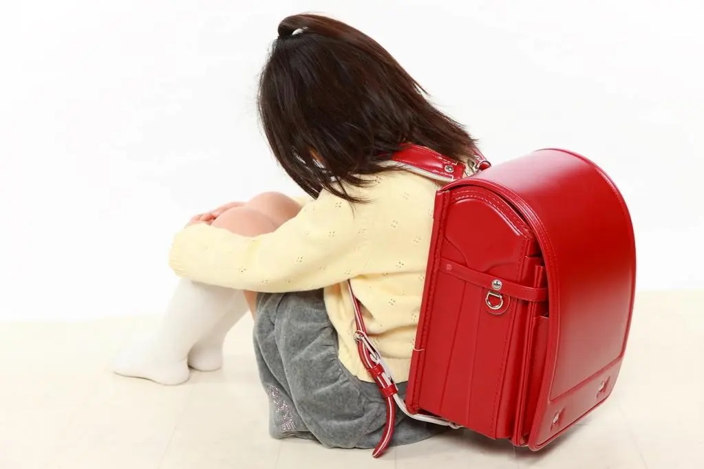 日本小学生上学需要家长送吗？