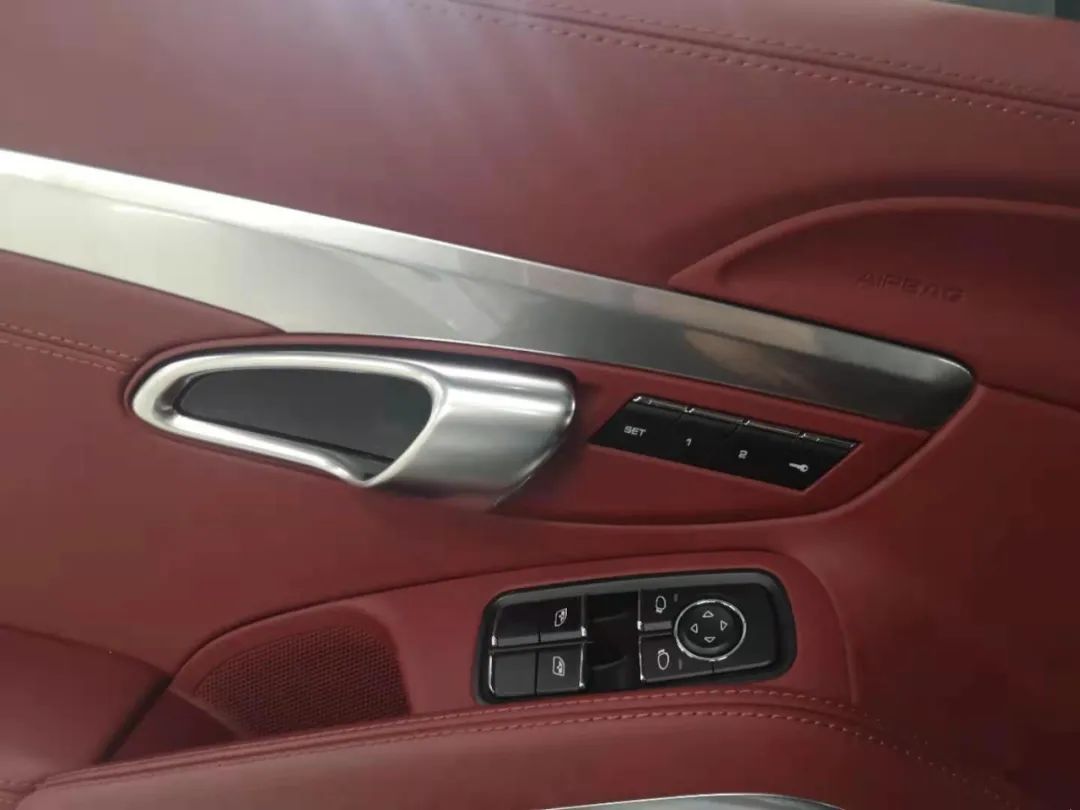 18款保时捷718敞篷2.5t二手多少钱,保时捷718新款敞篷车顶配落地价