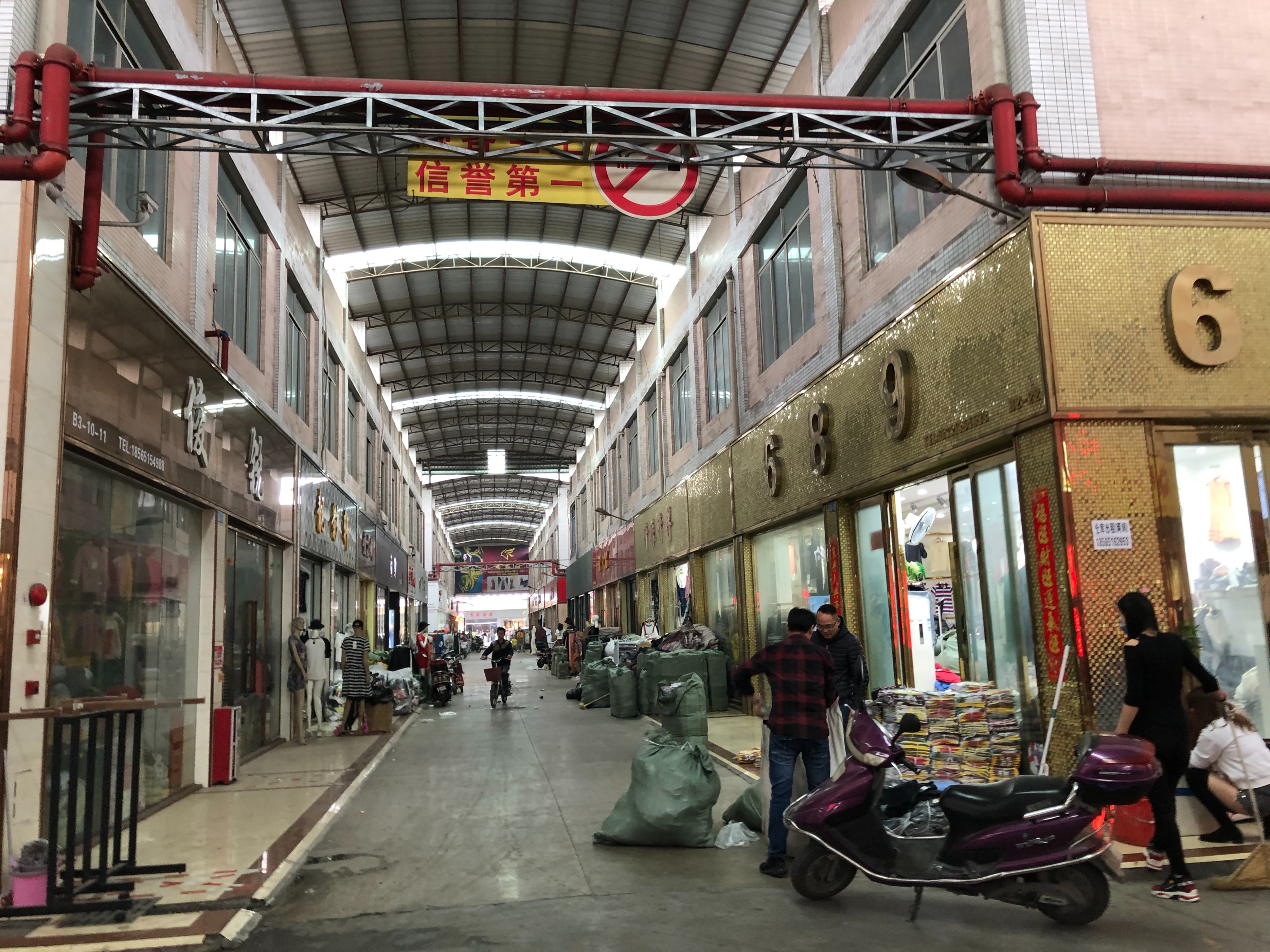 女装尾货货源进货渠道,怎么找服装尾货合作