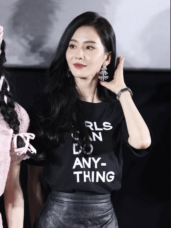 刘诗诗包臀裙身材,刘诗诗穿一字肩纱裙大秀身材