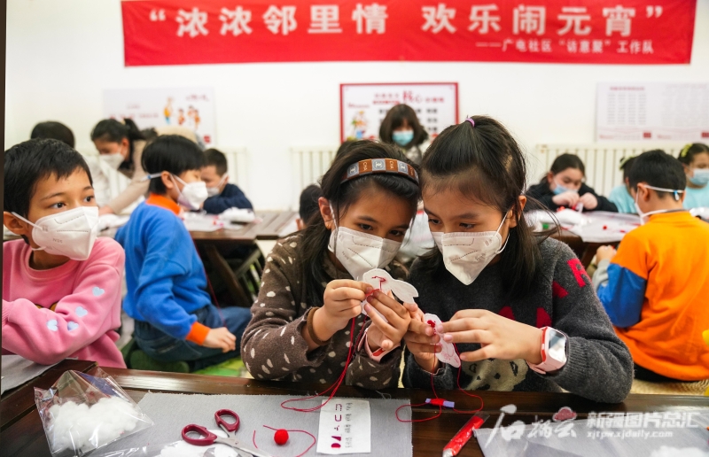 做一个手工小兔兔灯笼教程,做兔子元宵节花灯手工小学生