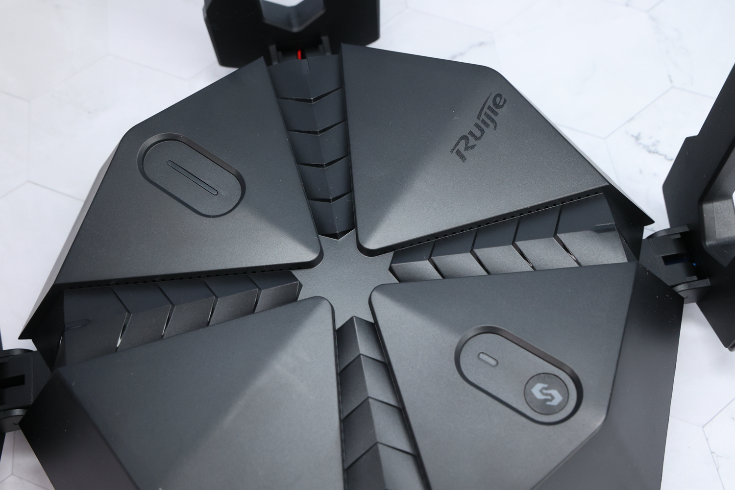 锐捷天蝎和华为路由器哪个好,锐捷天蝎三频路由器参数