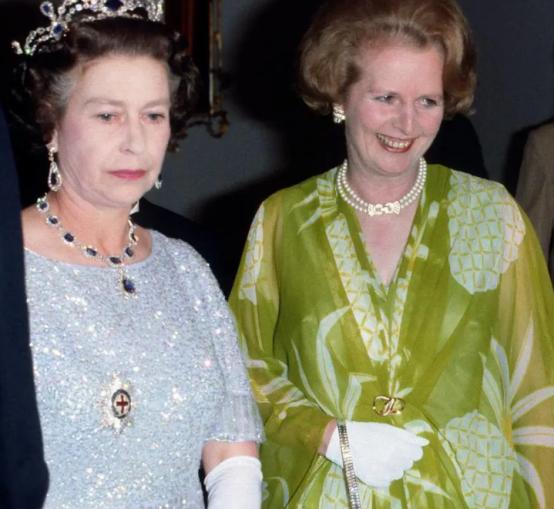 36年前英女王访华，霍英东买了一辆顶配劳斯莱斯招待，用完直接捐