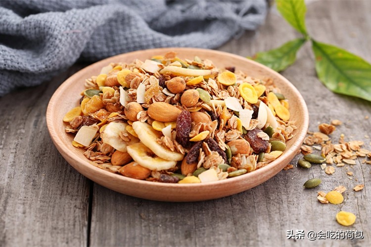 夏天出汗多吃什么补充营养,夏天容易出汗吃什么保健品