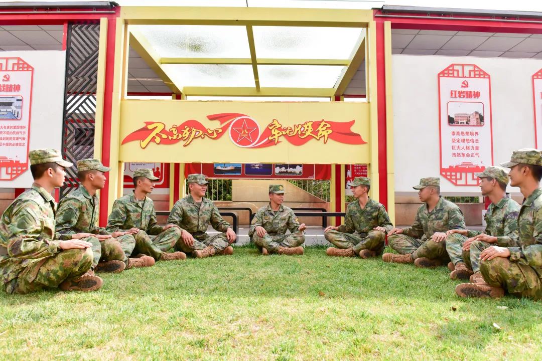 信任背摔保护人手势,信任背摔视频