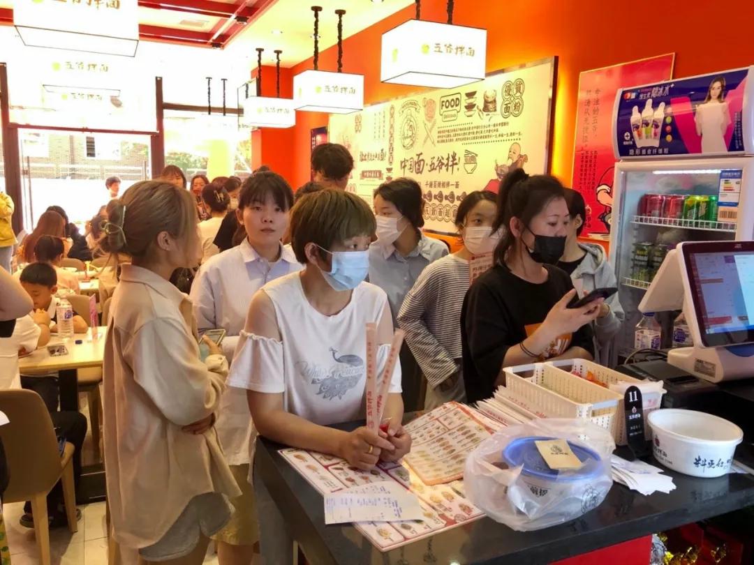 中国首家千人千面,第一家上市面馆