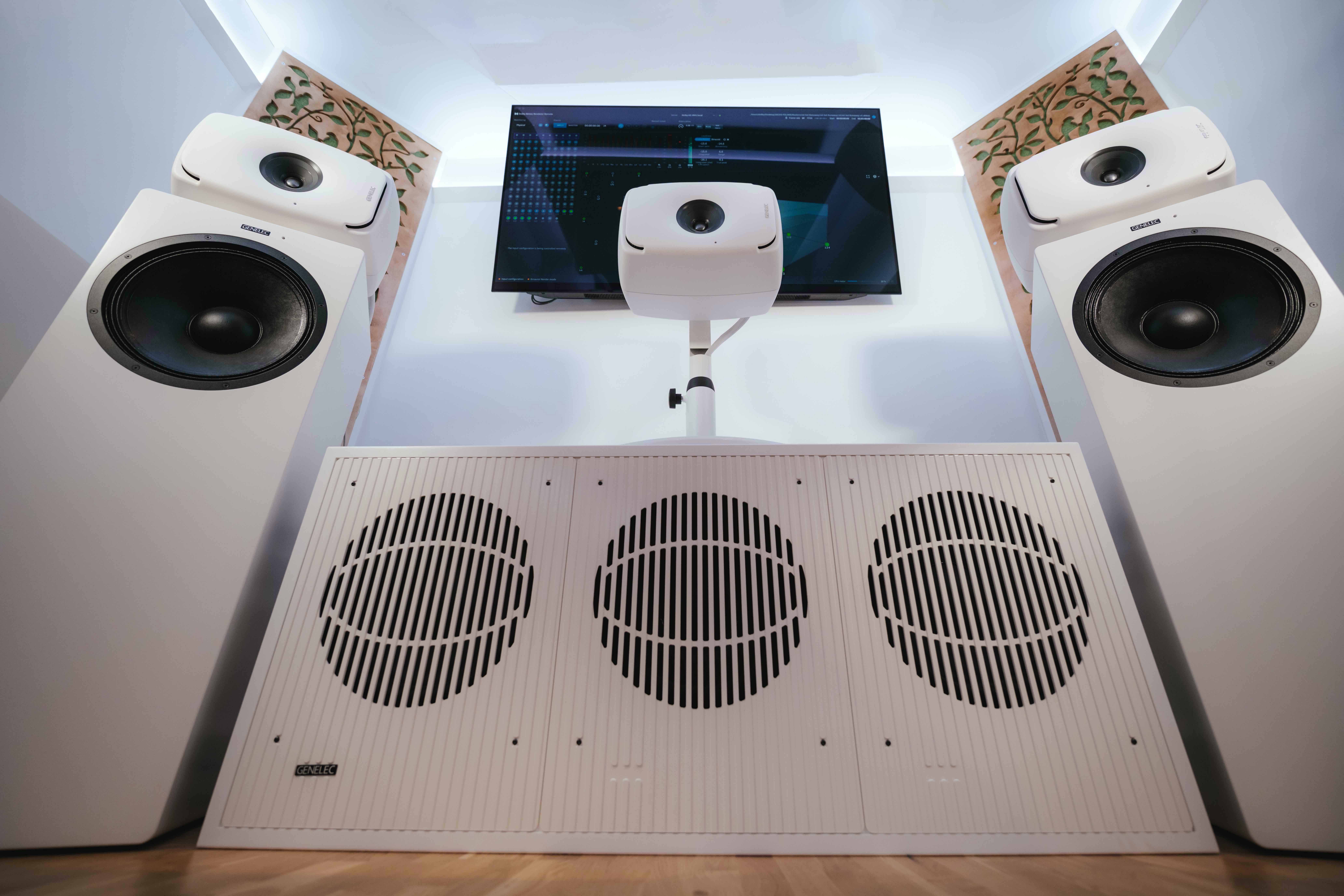 大型演出音响师去搭建舞台 (大型演出现场音响师调音技巧)