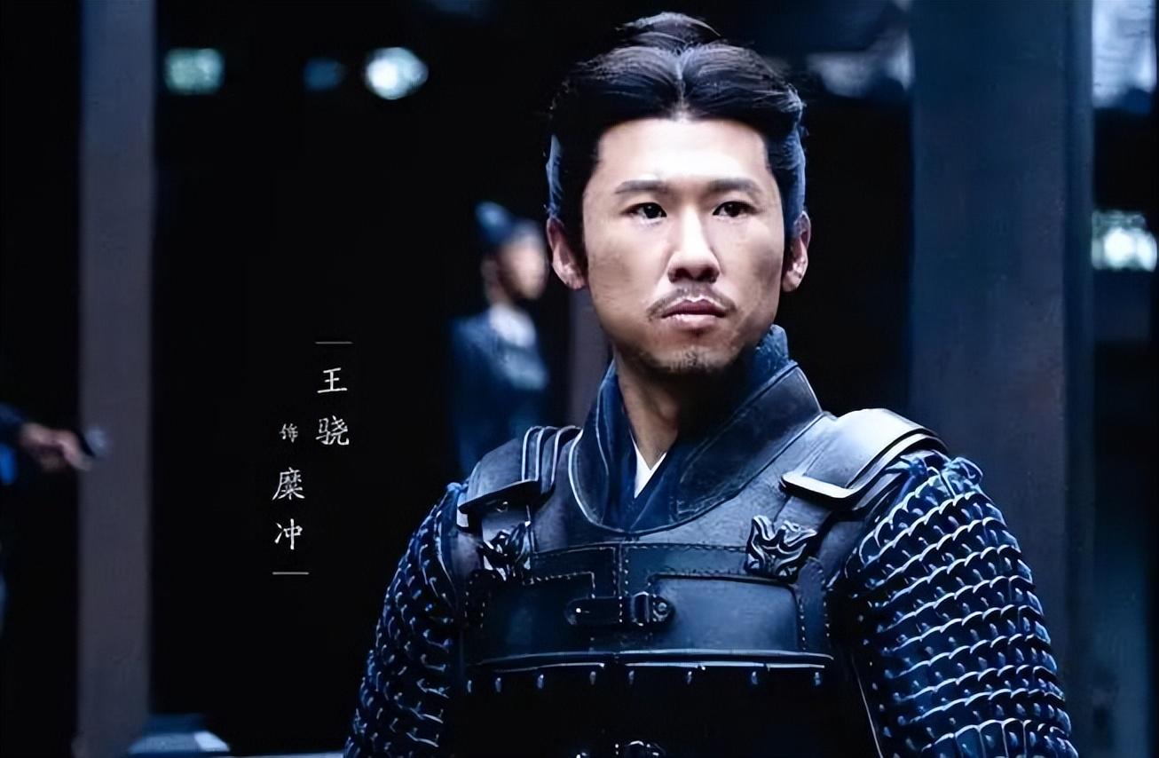 给2022年“进步最大的十位男演员”排个名：靳东第十，王骁第二