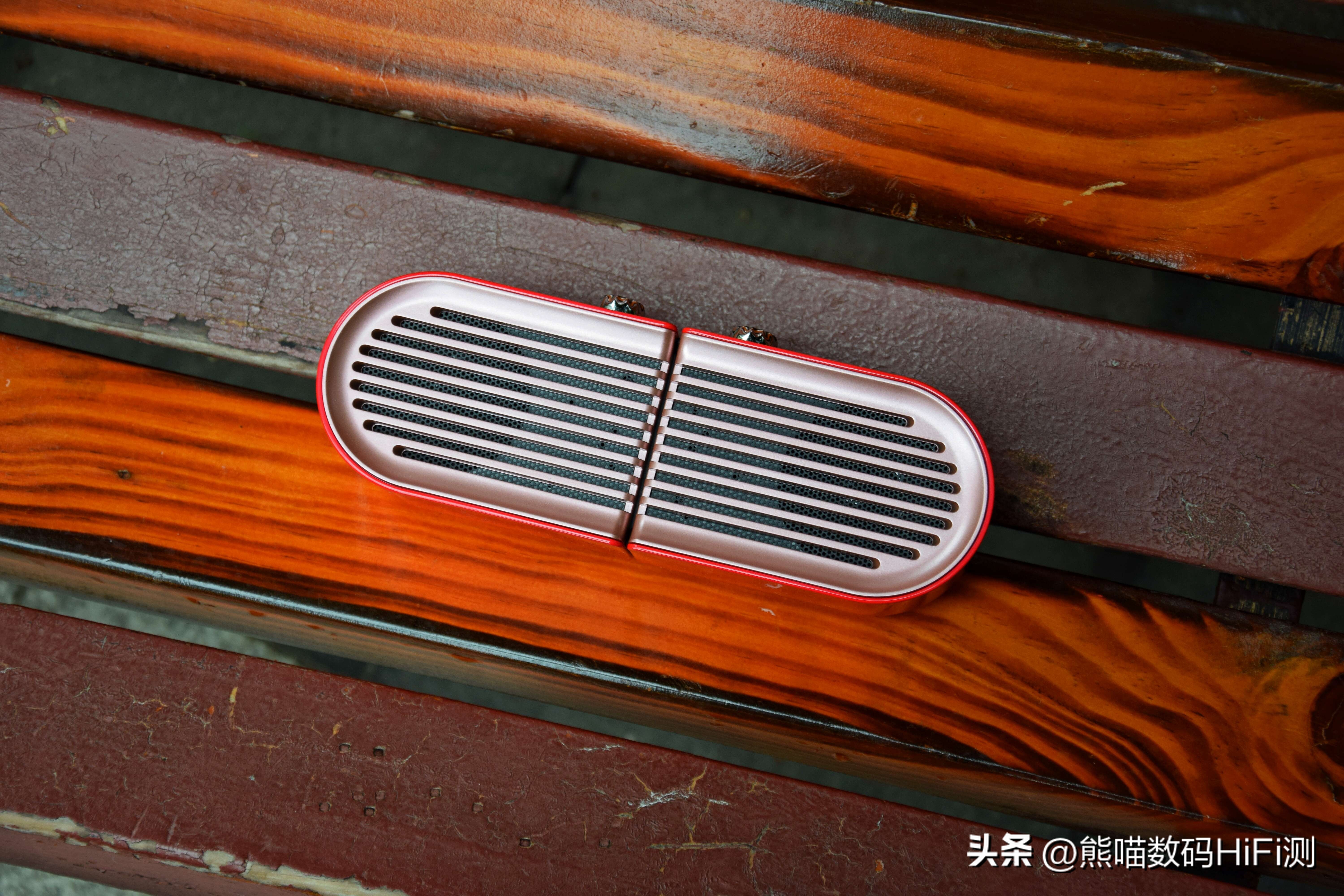 户外旅行神器，分体式TWS无线蓝牙音响艾刻iKKOITS02评测