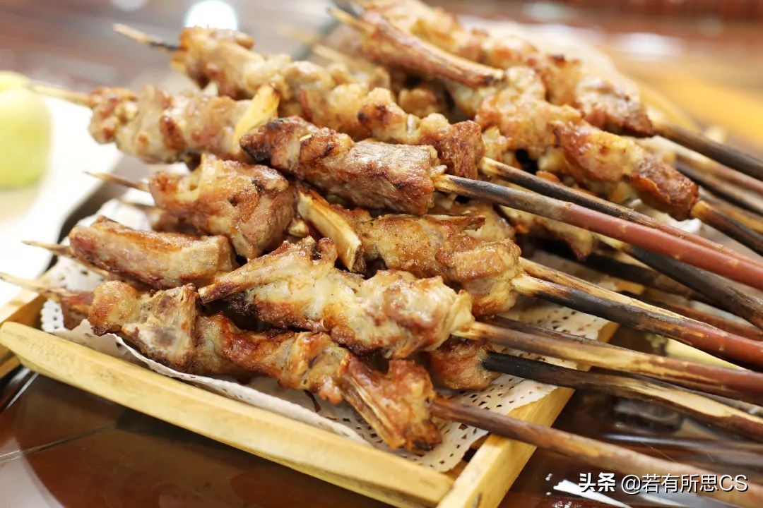 去新疆旅游的美女,去苏州旅游的女人