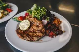 慕尼黑啤酒节拜仁慕尼黑队,22-23赛季拜仁慕尼黑啤酒节球衣