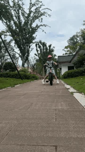 优贝小孩自行车,优贝ez二合一自行车广告