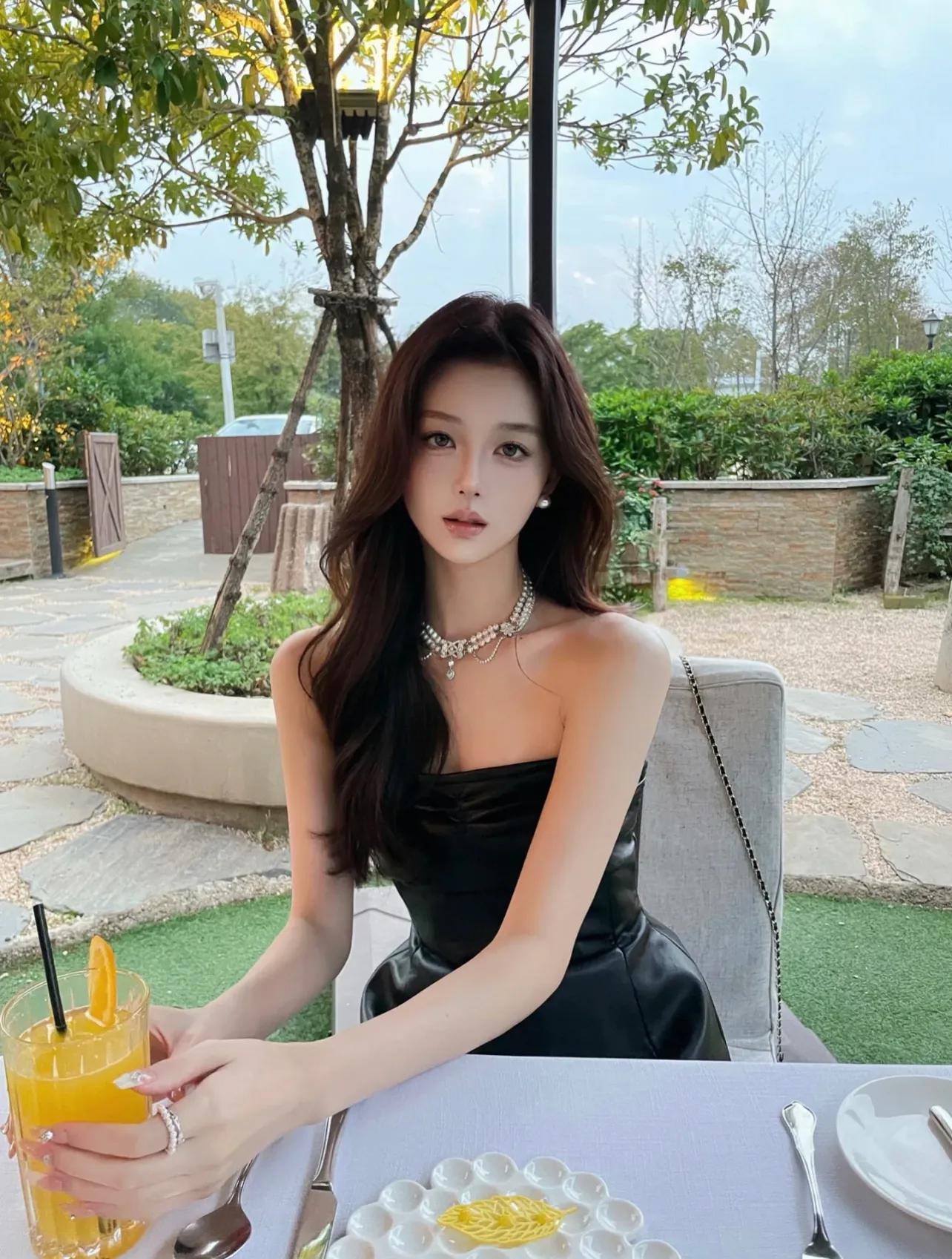 30天赚180万，头条“巴菲特”每天美女环绕住别墅开豪车咋做到的