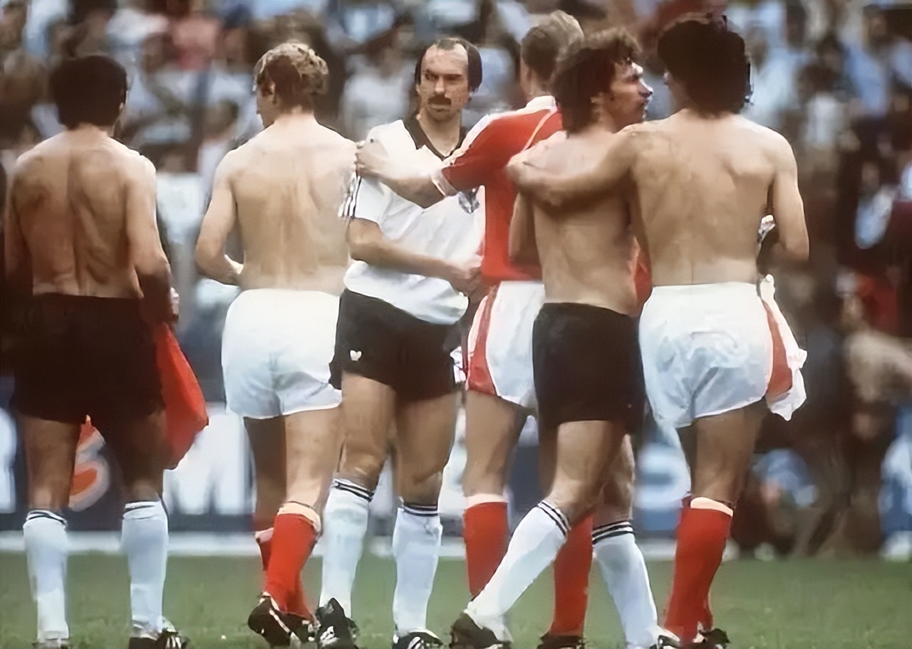 偷窃、下毒、车震、巫术，还有性放纵：世界杯历史上的冷故事