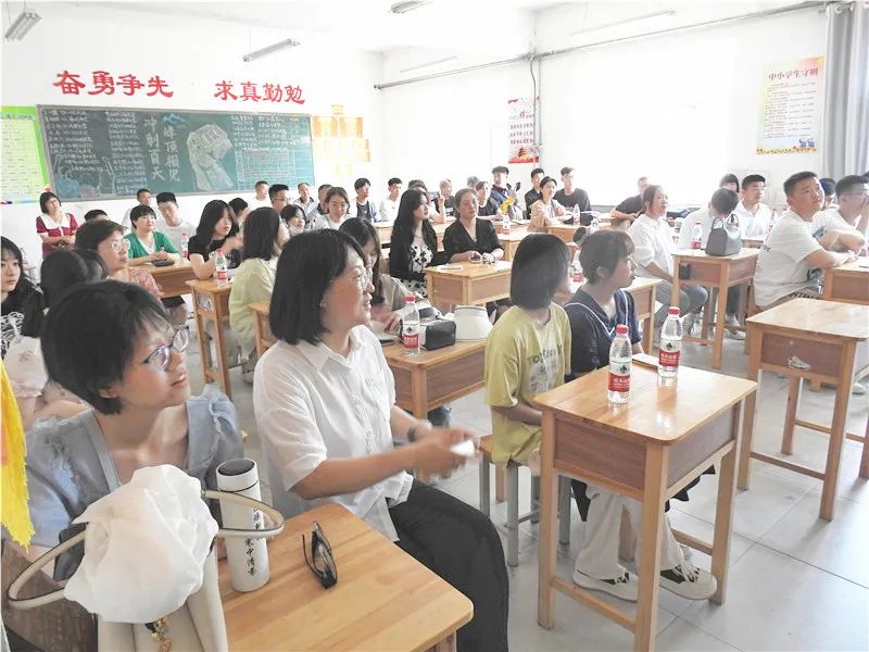 毕业季来临即将和母校说再见,毕业十年匆匆路过母校感言