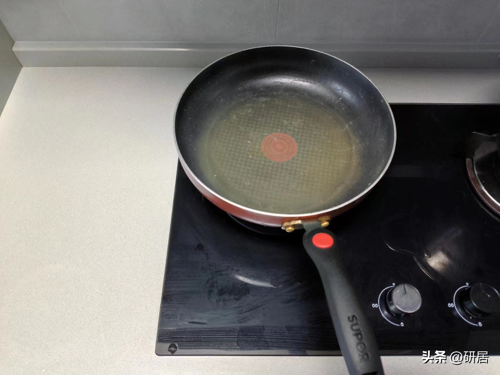 入住新家3年，换了4口锅后，终于搞明白了是铁锅好还是不粘锅好