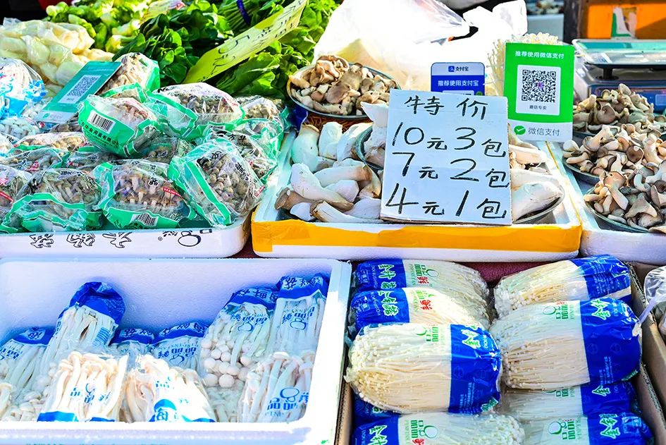 西山脚下的早市,闲逛最具人间烟火气的早市