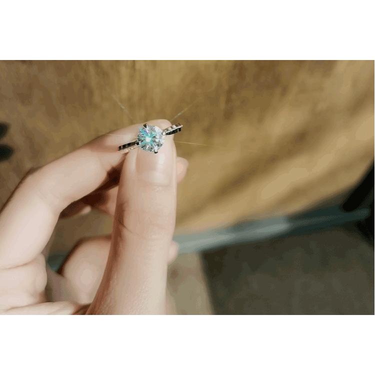 比利时魔星钻跟美国莫桑钻哪个好,莫桑钻和真钻哪个好