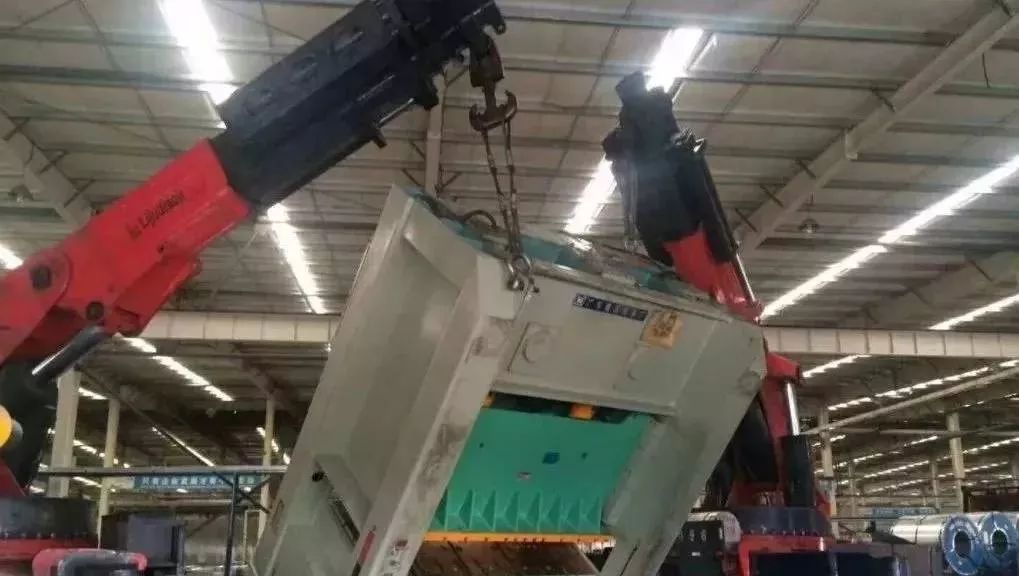 违章指挥造成重大事故怎么判刑,违章指挥造成1人死亡负什么责任