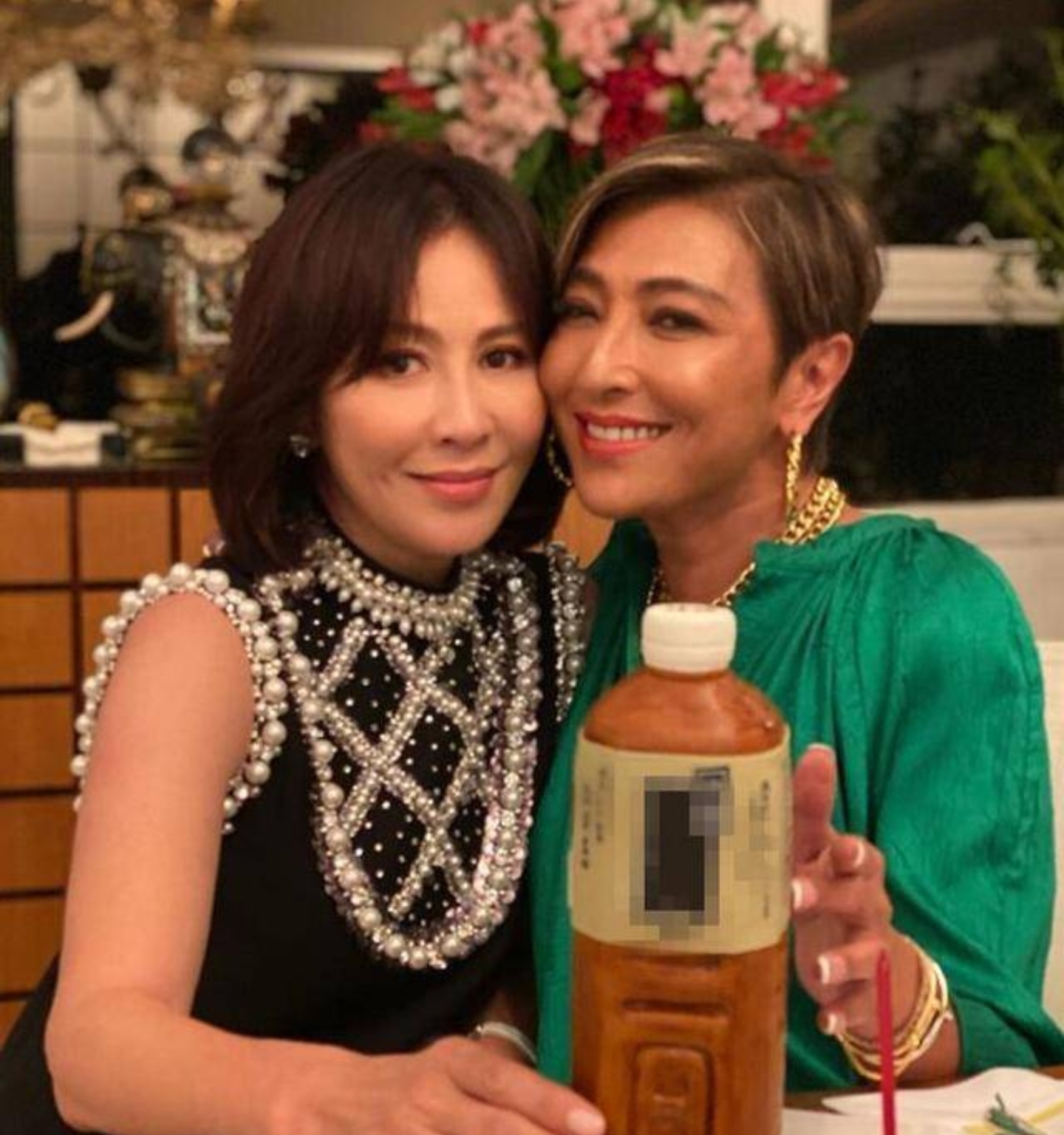 刘嘉玲帮梁朝伟庆生,刘嘉玲梁朝伟生日接吻