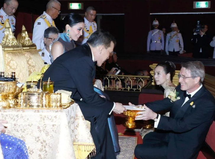 泰国拉玛十世王后照片,泰国国王拉玛十世图片