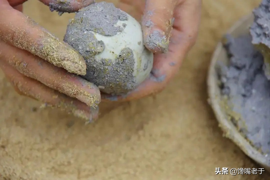 刚买回来的皮蛋还要煮吗,皮蛋蛋清部分化了能吃吗