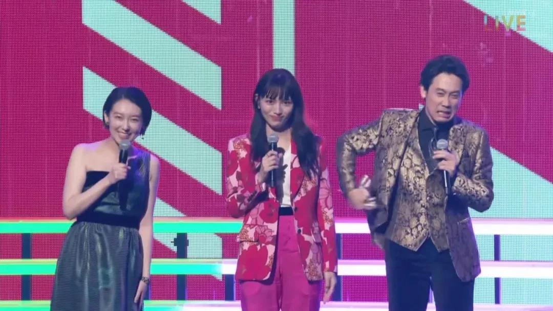 看春晚、喝屠苏酒、吃御杂煮...细数那些好玩的日本新年习俗