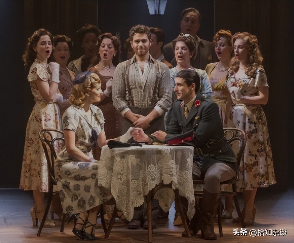 音乐剧《毛发》中，歌词*力暴**的转变，肢体历史的融合