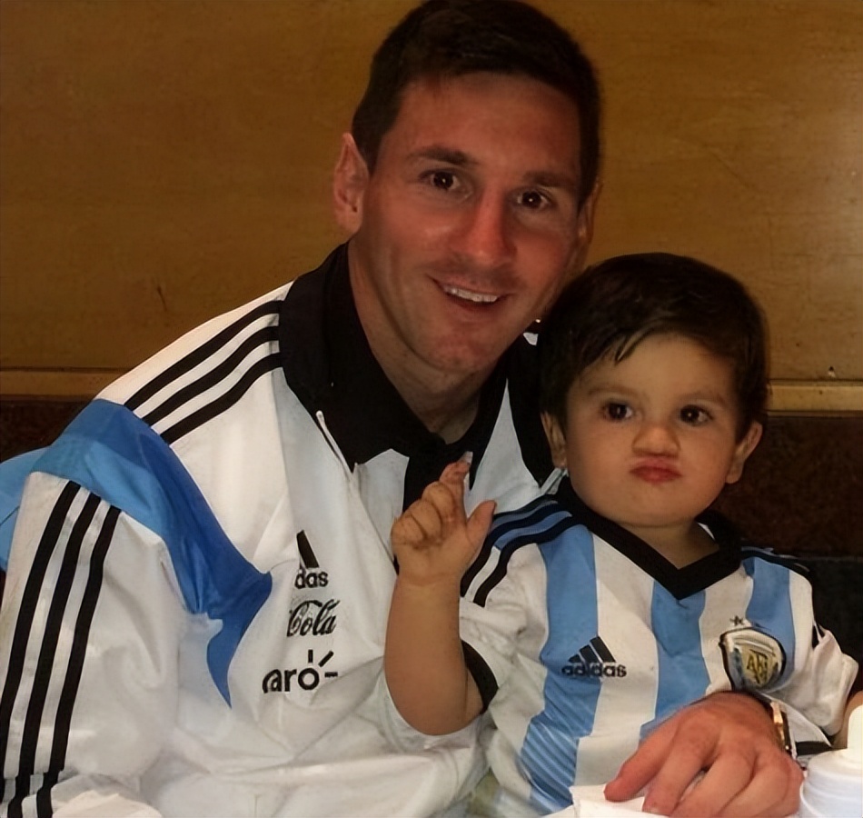 梅西从侏儒症到成为一代球王,梅西从贫民窟里走出的侏儒症