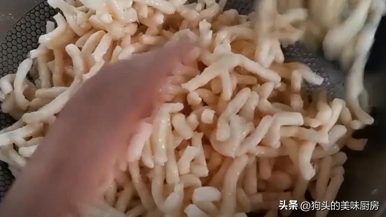 如何做沙琪玛又简单又好吃,沙琪玛这样做又脆又好吃