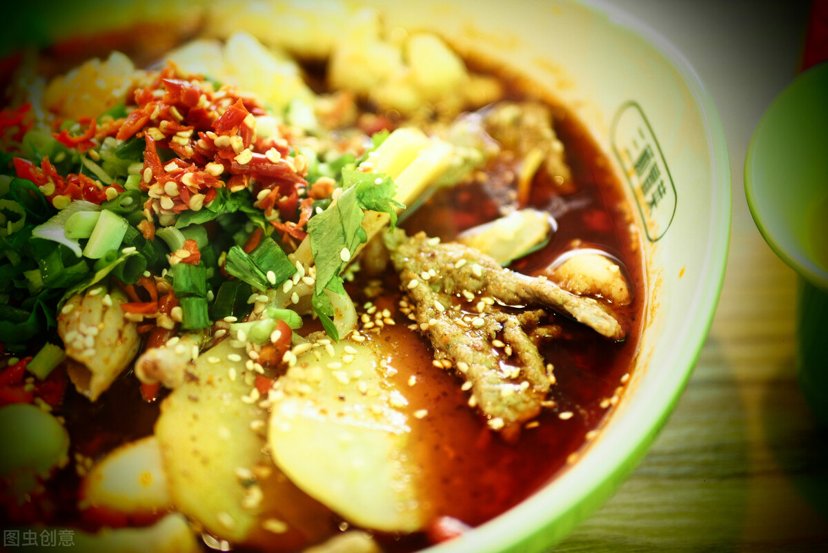 小伙开餐馆6年赚1亿多,小伙开实体店一天营业额1400元