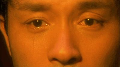 张国荣：被继母淋尿，原生家庭让他苦不堪言，46岁跳楼全身是伤