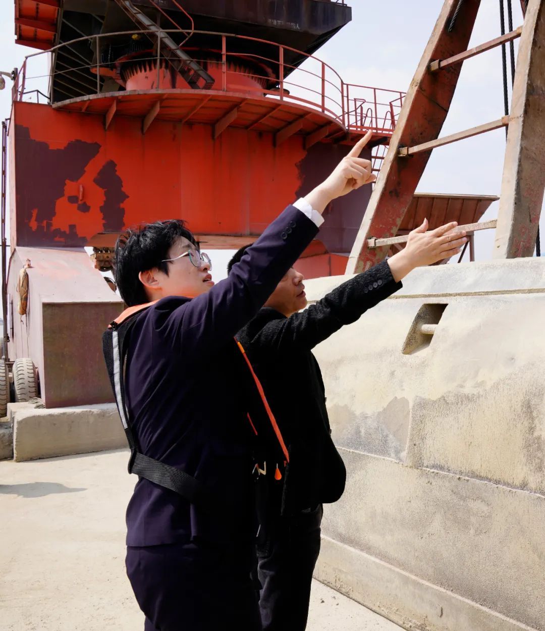 中国海警局打击海上非法采砂活动,海警查获特大非法采砂案判刑结果