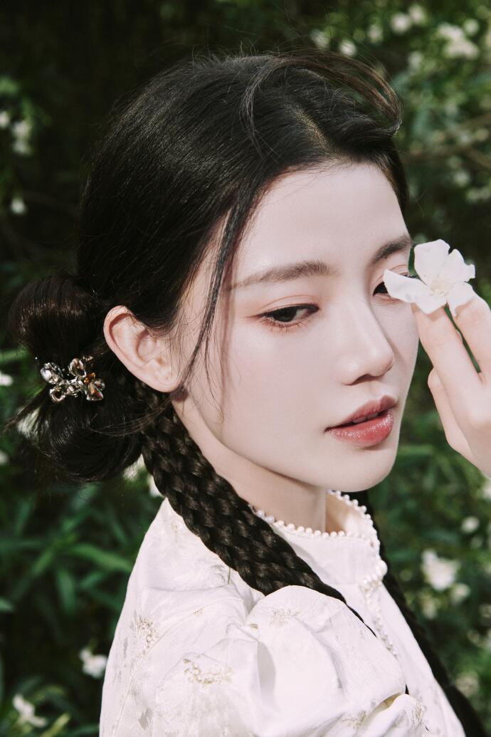 孙珍妮蓝发造型,孙珍妮的半扎发