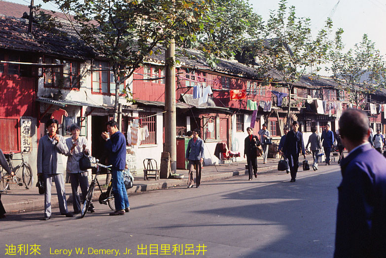 八十年代的上海老照片,踩在东海沿岸闪耀着无与伦比的繁荣骄傲