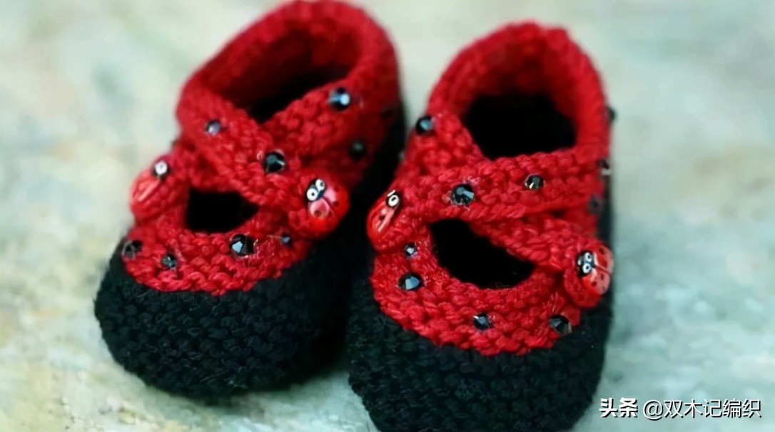 松鼠绒毛线婴儿鞋编织视频,网红毛线编织婴儿鞋视频