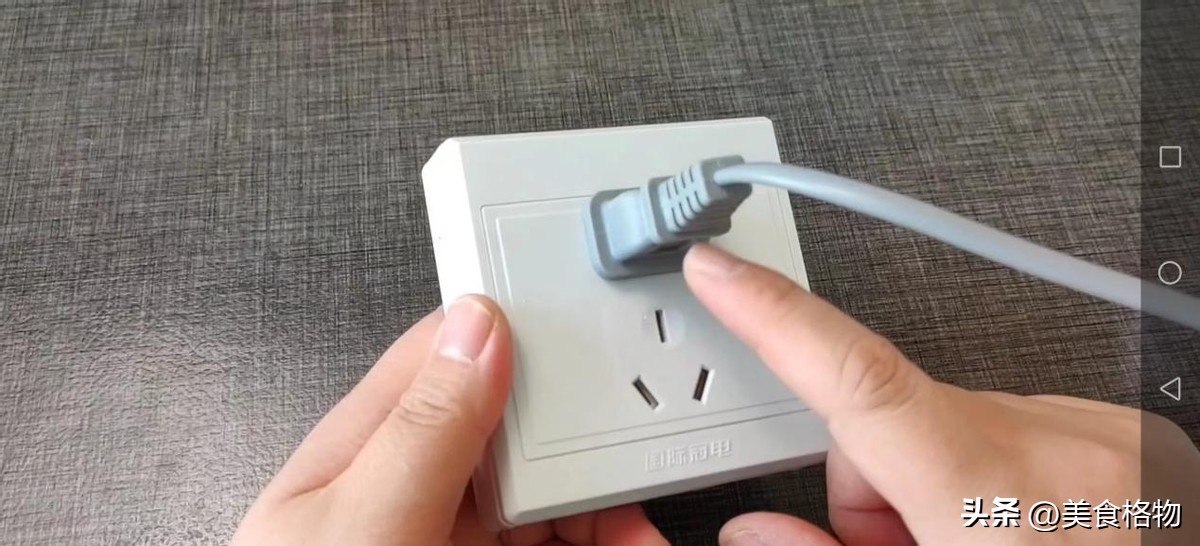 墙上插座松动处理小视频,插座松动怎么防止脱落