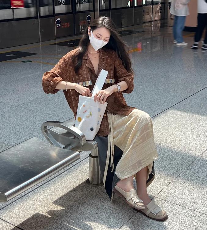 秋冬衬衫穿搭技巧,休闲修身衬衫春季搭配图