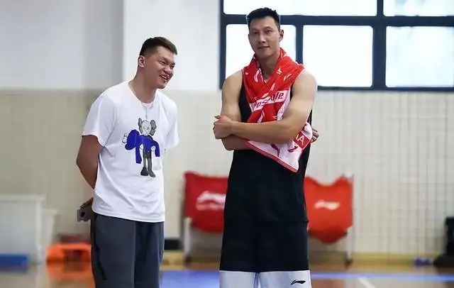 广东男篮历史最强阵容：杜锋入选，易建联当之无愧，外线有争议