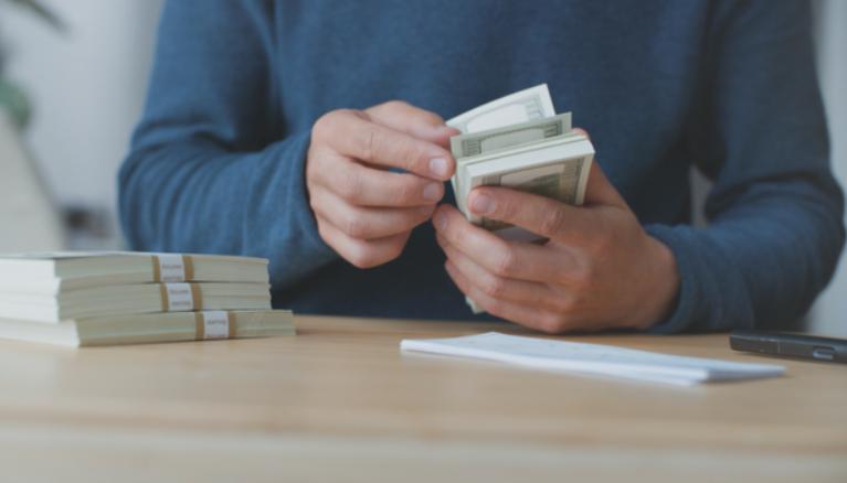 2014广西男子驾车肇事逃逸,广西肇事车撞人逃逸