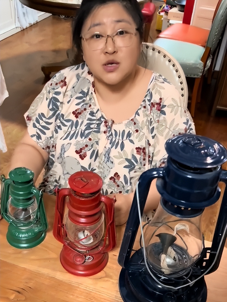 她是全网最能买“废品”的女人，凭“谎报”价格，圈粉480万