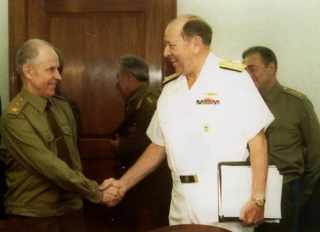 91年苏联解体，苏军元帅殉国自杀，死前修遗书5封，第5封让人心痛